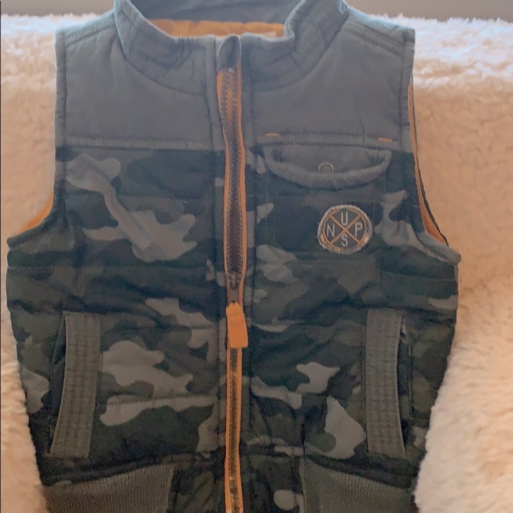 Genuine Kids Osh Kosh puffy Camo vest